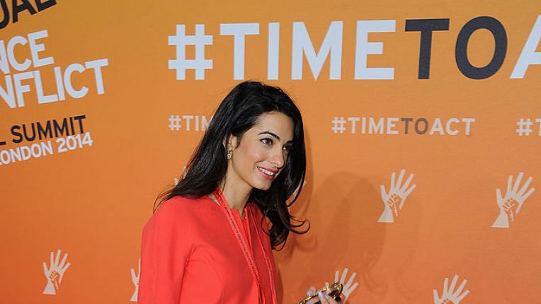  Получи ентусиазъм от стилната Амал Клуни за облекло в офиса 