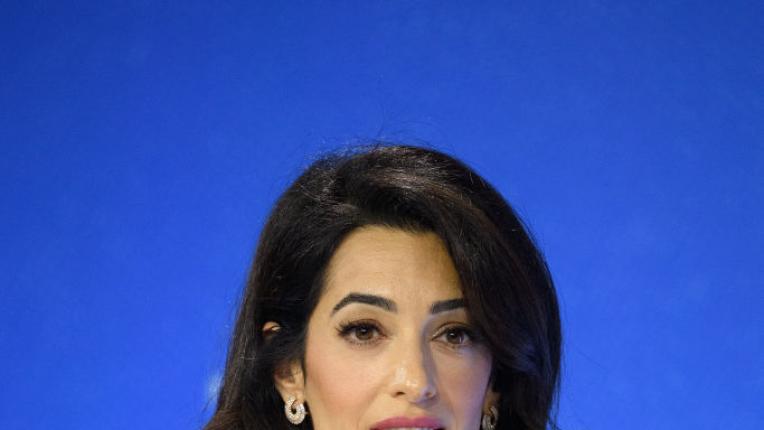  Получи ентусиазъм от стилната Амал Клуни за облекло в офиса 