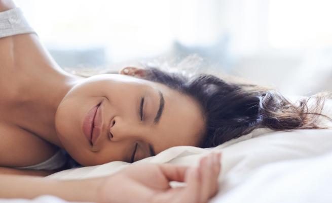 Сладки сънища: 5 витамина, които ни помагат да спим добре