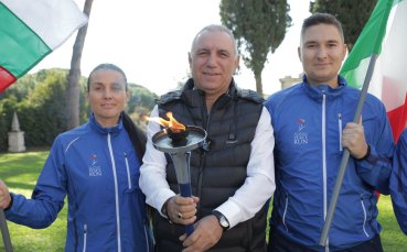 По инициатива на Асоциация Докосни дъгата Христо Стоичков занесе факела