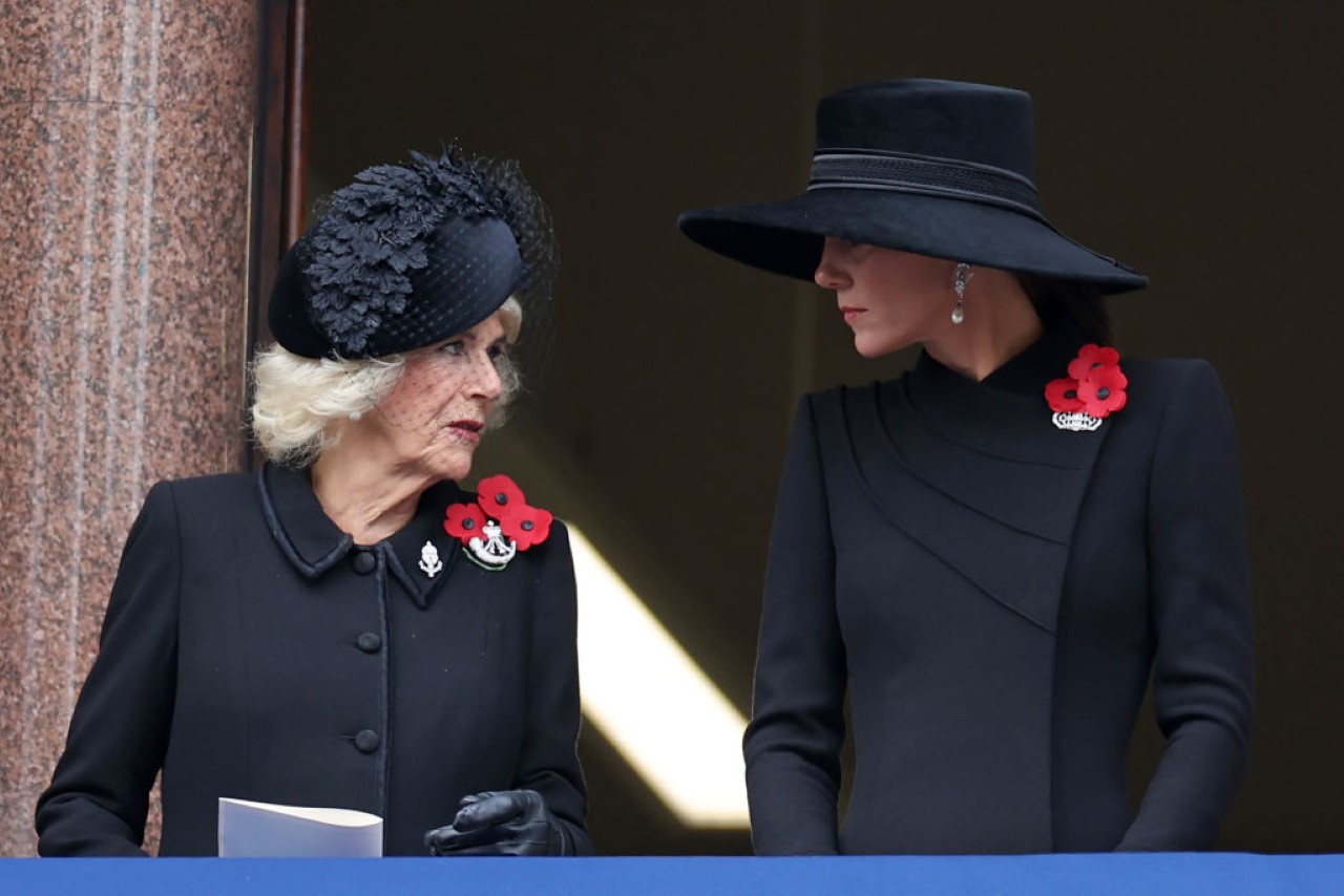 <p><strong>Деня на възпоменанието </strong></p>

<p><strong>ЛОНДОН, АНГЛИЯ &ndash; 13 НОЕМВРИ</strong>: Камила, кралицата-консорт (вляво) и Катрин, принцесата на Уелс (вдясно) присъстват на неделната церемония за възпоменание в Лондон, Англия.</p>