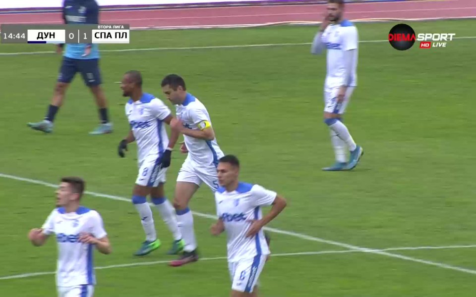 Спартак откри с първата реална голова възможност в двубоя. В