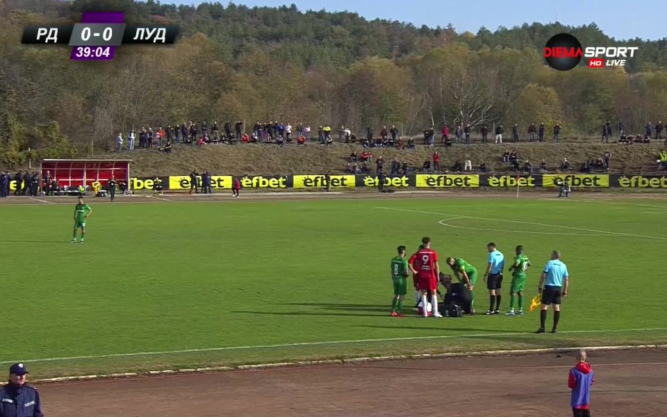 В 39-ата минута домакините останаха с човек по-малко на терена,