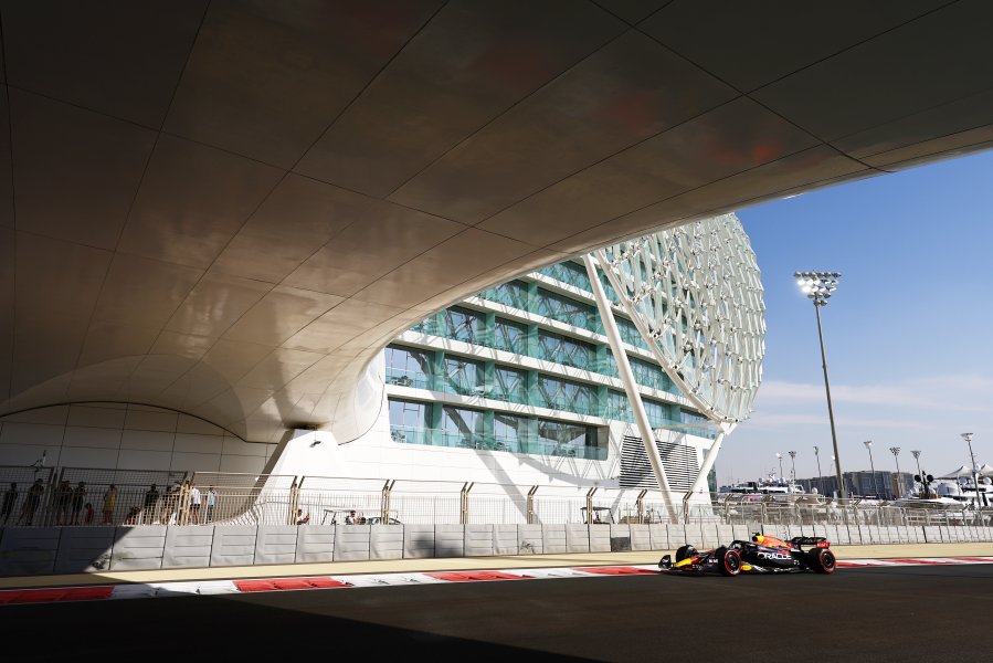 Първа свободна тренировка преди Гран при на Абу Даби1