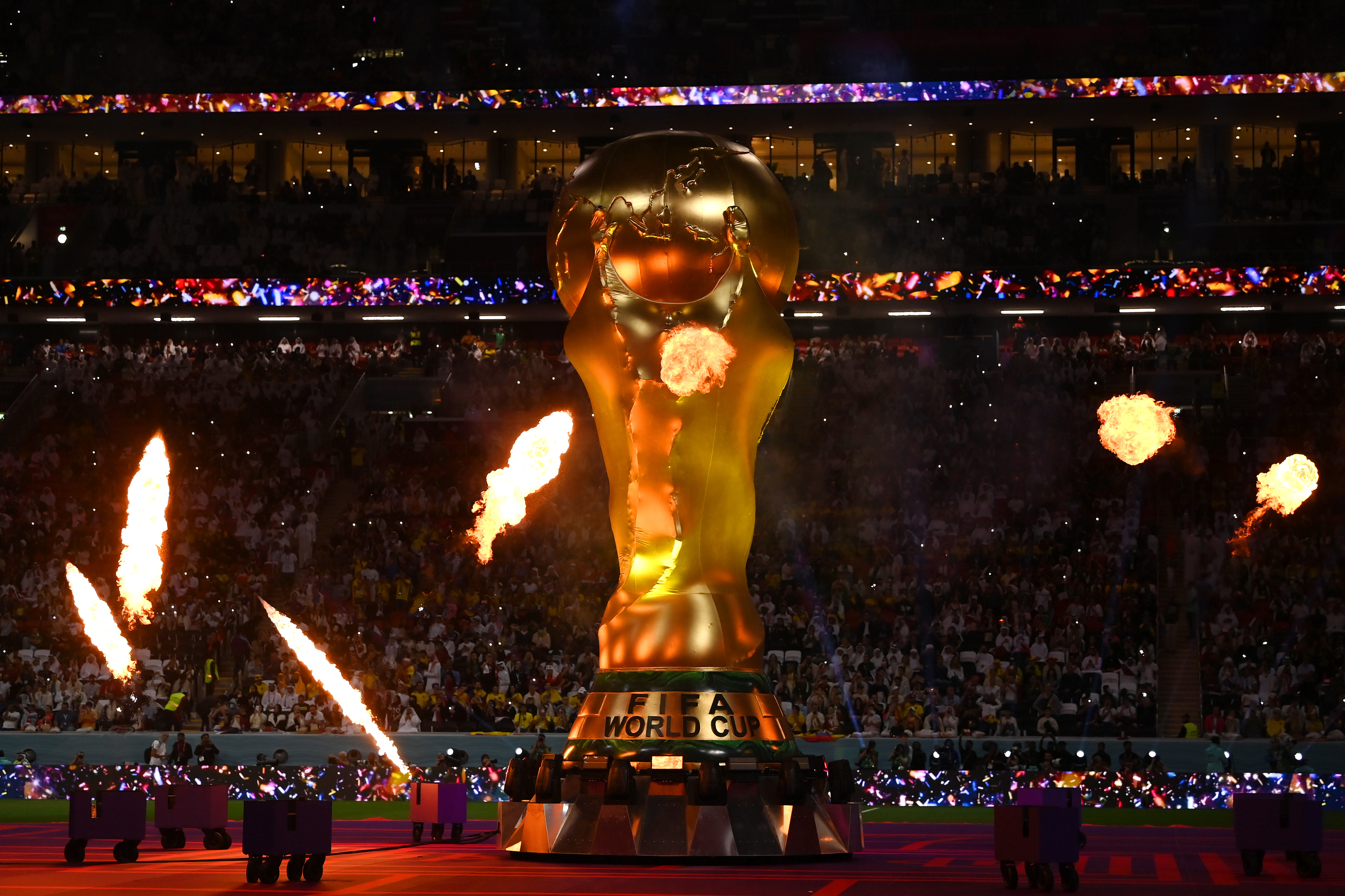 <p>От днес светът е футбол! 22-ото световно първенство бе открито със стилна церемония</p>