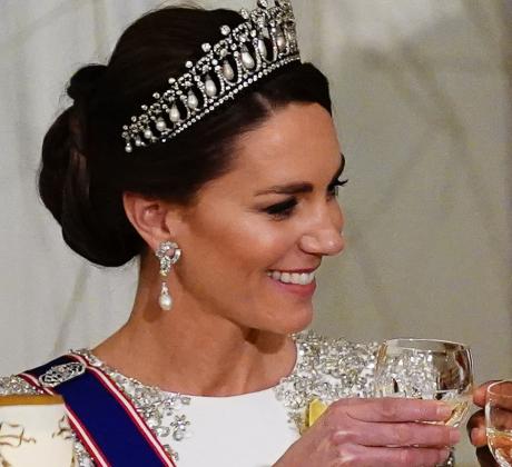 Кейт Мидълтън заблестя на първи прием като принцеса на Уелс