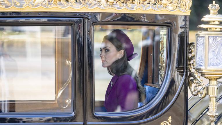  Само цвят виолетов: Кейт Мидълтън посрещна президента на Южна Африка 