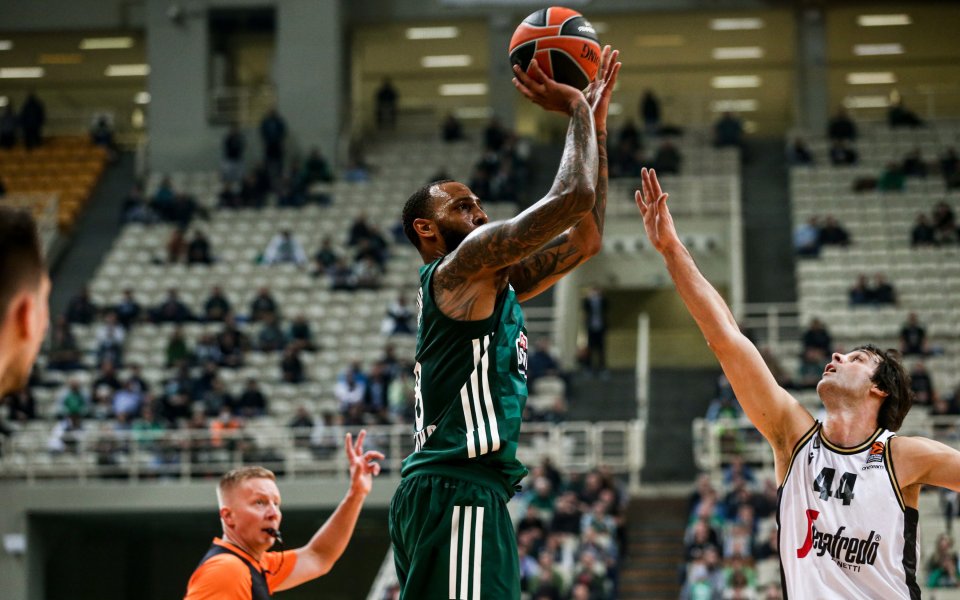 Отборът на Панатинайкос постигна трета победа за сезона в баскетболната