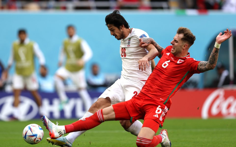 Уелс и Иран играят при  във втория си двубой от