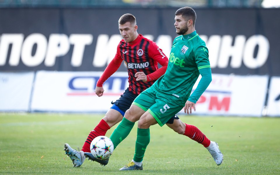 Локомотив София и Витоша Бистрица играят при 0:0 в осминафинал от