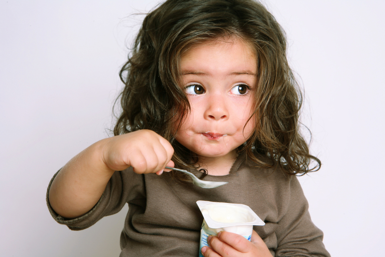 <p><strong>Време за хранене</strong></p>

<p>Храненето трябва да продължава между двадесет и четиридесет минути, не повече.&nbsp;Ако пък хапва много бързо, се затруднява храносмилането, което може да създаде дискомфорт у детето.&nbsp;Помислете, че това, което търсим, е точно обратното &ndash; те да свързват храненето с удоволствие.</p>