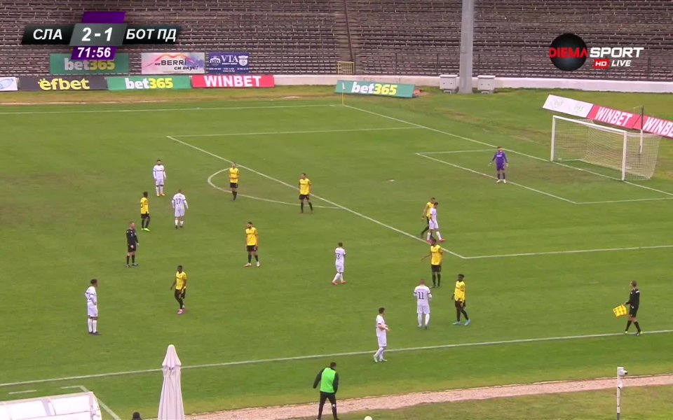 Славия пропусна отличен шанс да увеличи преднината си срещу Ботев.