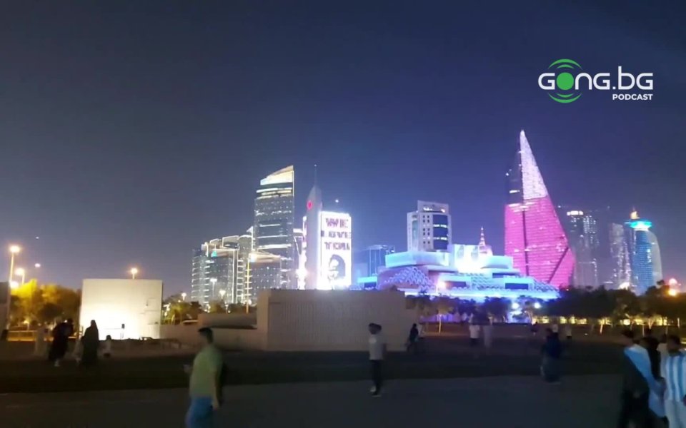 Небостъргачите в Доха грейнаха с молитви за Пеле