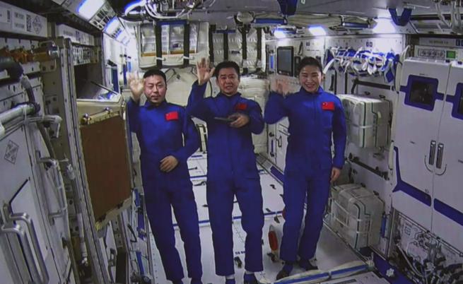 След 183 дни в орбита: Трима тайконавти се завърнаха на Земята