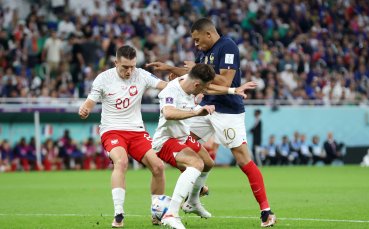 Франция и Полша играят при резултат 0 0 в осминафинален мач от