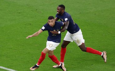 Звездата на Франция Килиан Мбапе отбеляза два гола при победата