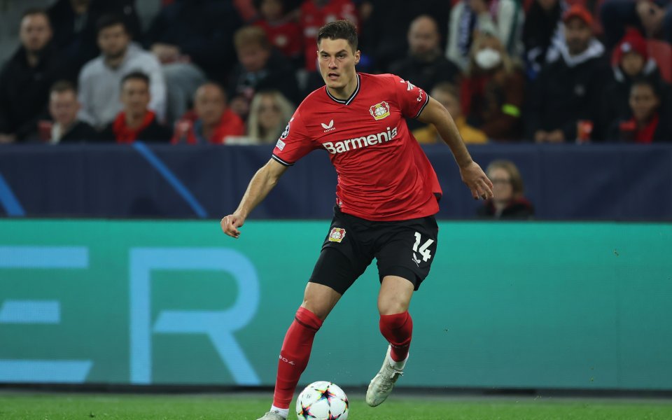 Нападателят Патрик Шик все още не е подновил тренировки с