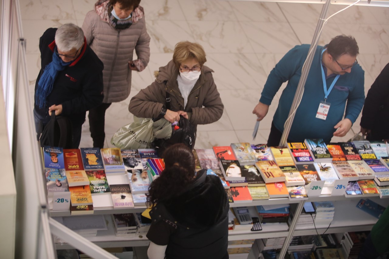 Министърът на културата проф. Велислав Минеков откри днес в Националния дворец на културата 49-ия Софийски международен панаир на книгата и Софийския международен литературен фестивал, съпътствани от петото издание на Софийския международен литературен фестивал за деца и младежи