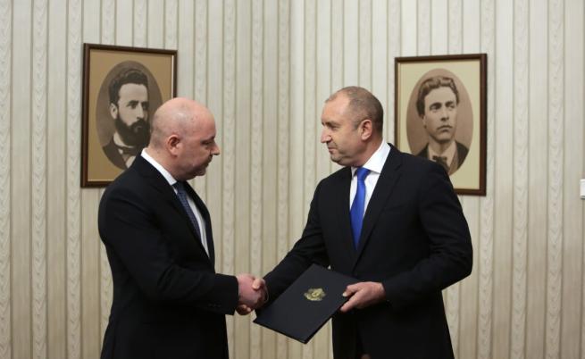 Радев издаде указ, с който предлага на Народното събрание да избере Николай Габровски за премиер
