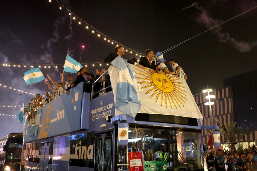 Специален автобус прибра героите на Аржентина в хотела в Доха1