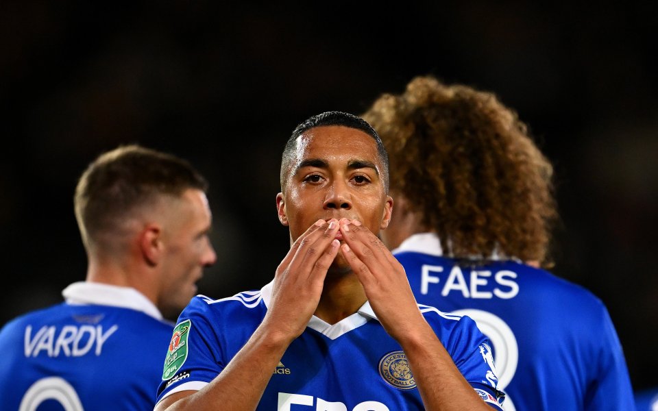 Лестър успя да победи с 3:0 МК Донс в осминафиналната