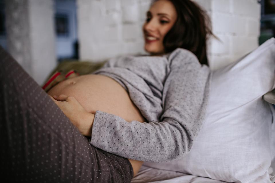 бременна бременност корем