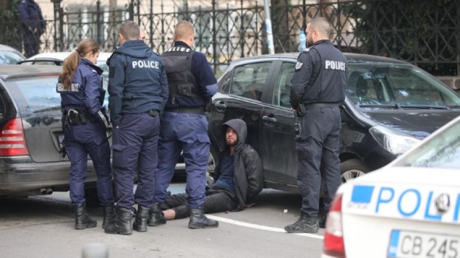 След гонка с полицията: Арести в центъра на София (СНИМКИ)