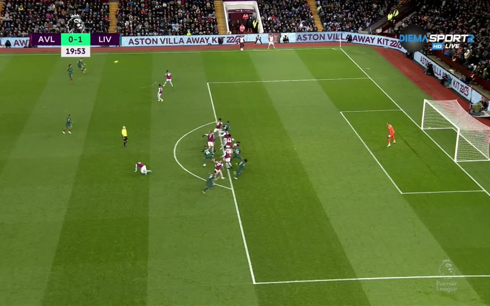 След 20 минути игра на Вила Парк Жоел Матип прати