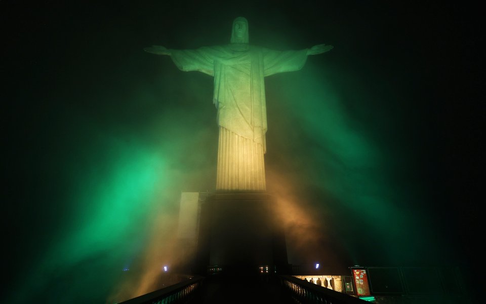 Майката на починалия Пеле все още не е информирана за