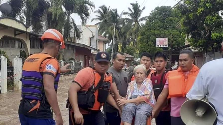 Ад във Филипините: Проливните дъждове взеха 44 жертви