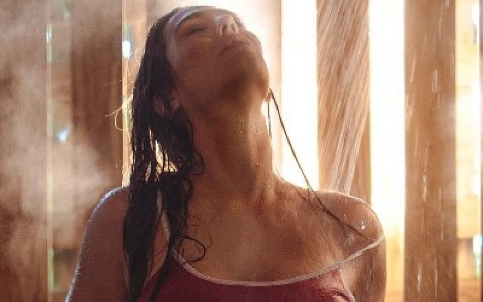 Ева Ловиа е известен модел, като обича да провокира с