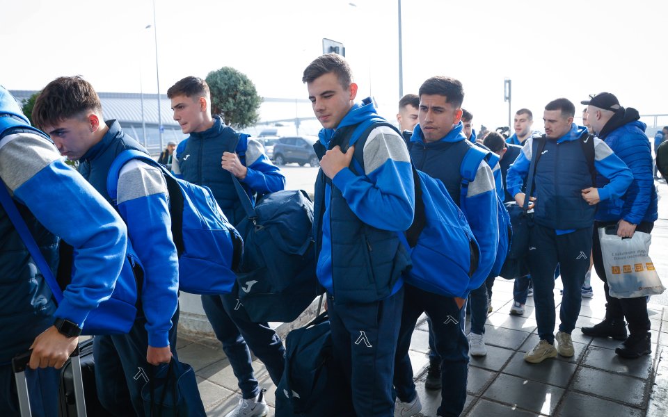 Куп европейски отбори правят компания на Левски в Дубай. В