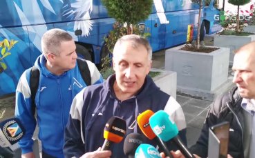 Помощник треньорът на Левски Цанко Цветанов говори пред медиите при