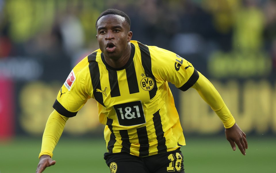 Нападателят на Борусия Дортмунд Юсуфа Мукоко може да продължи кариерата си