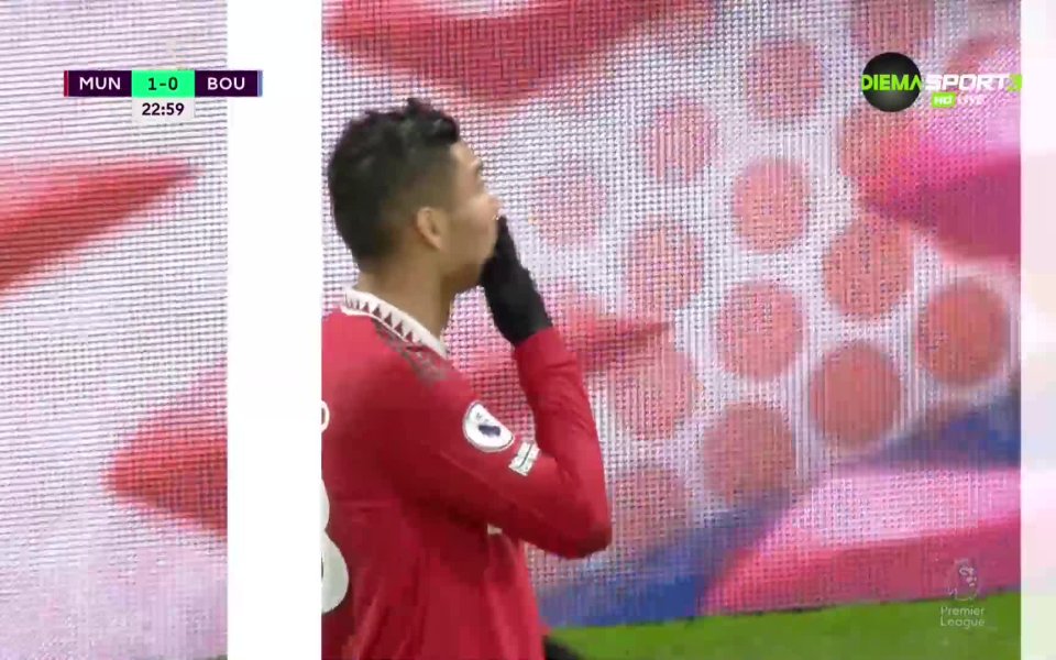 В наглед лежерното, дори мудно темпо на Олд Трафорд между