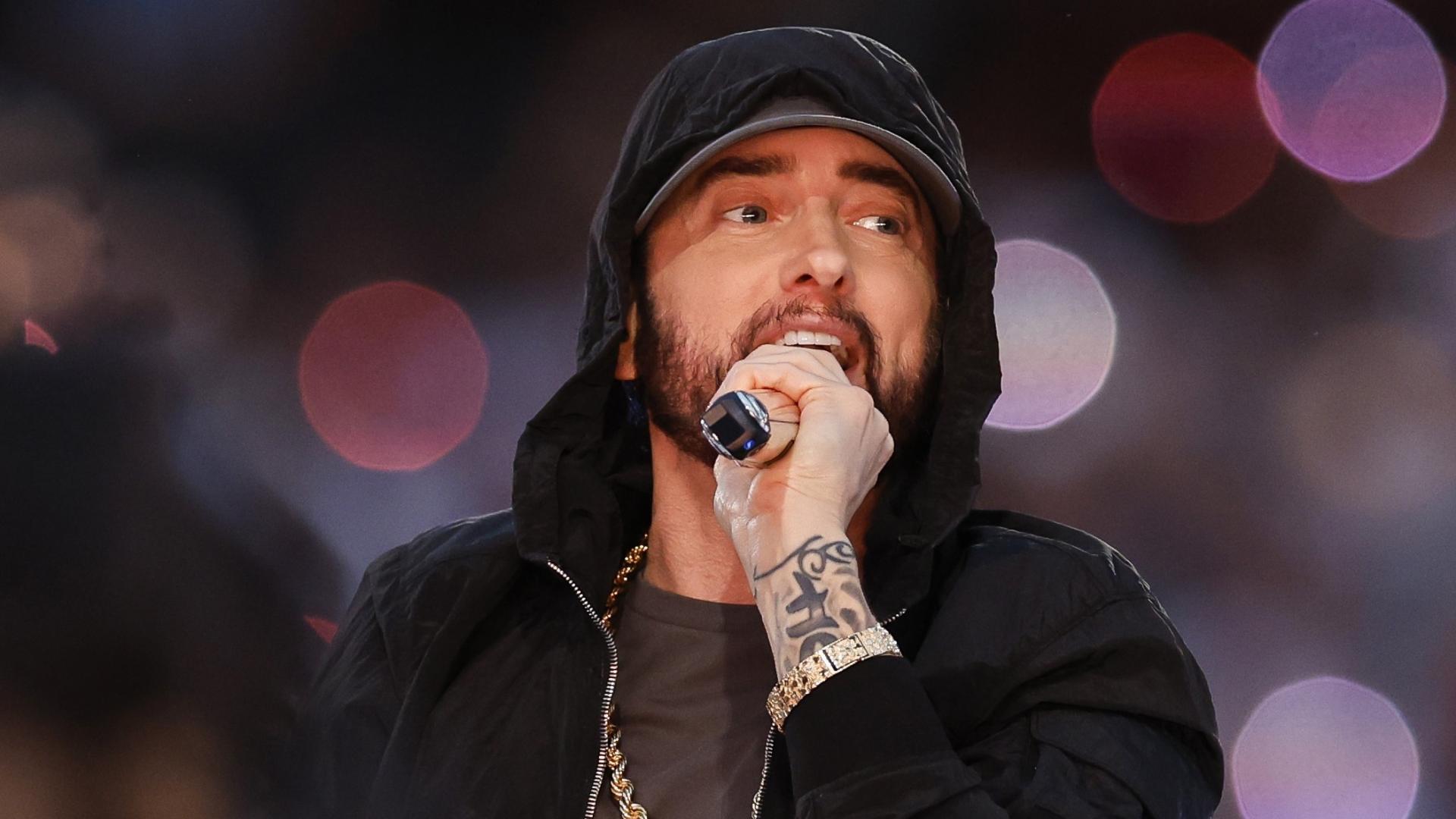 Бивш студиен инженер е обвинен че е откраднал неиздадена музика