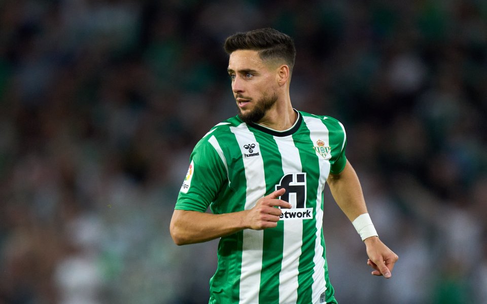 Астън Вила е съвсем близо до привличането на защитника Алекс