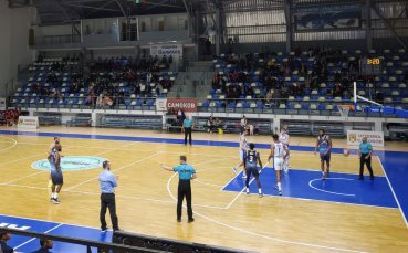 Баскетболният отбор на Рилски спортист победи съперниците си от Черноморец