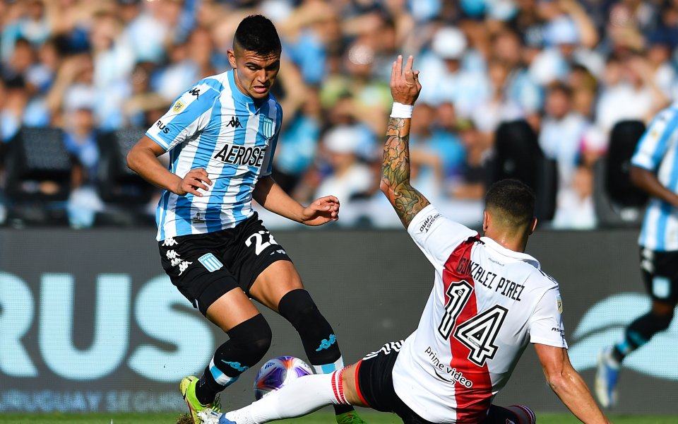 Саутхемптън привлече аржентинския халф Карлос Алкарас от Расинг за 13.65