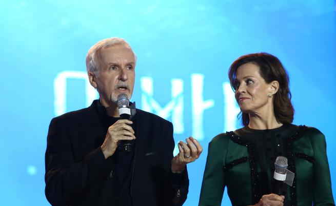  Джеймс Камерън със Сиго̀рни Уийвър 