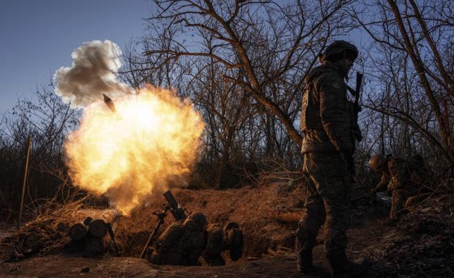 Украински войник в Соледар: Сами сме, нямаме командири