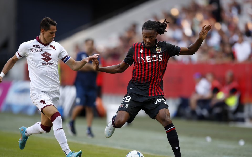 Полузащитникът на Ница Кефрен Тюрам може да продължи кариерата си