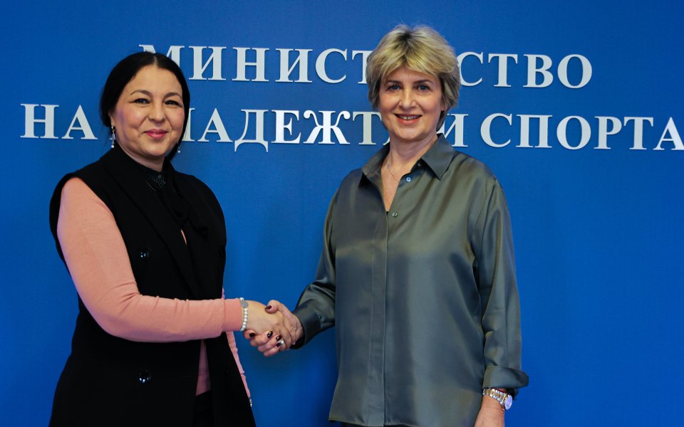 Министър Лечева се срещна с посланика на Алжир Н Пр. Байя Бенсмаил