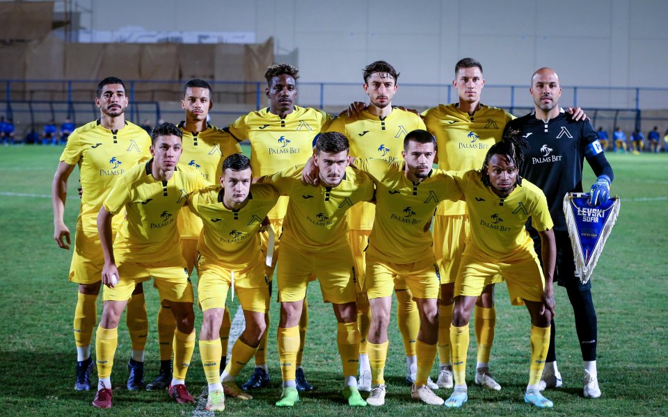 Една от контролите на Левски в Дубай пропадна. На 17