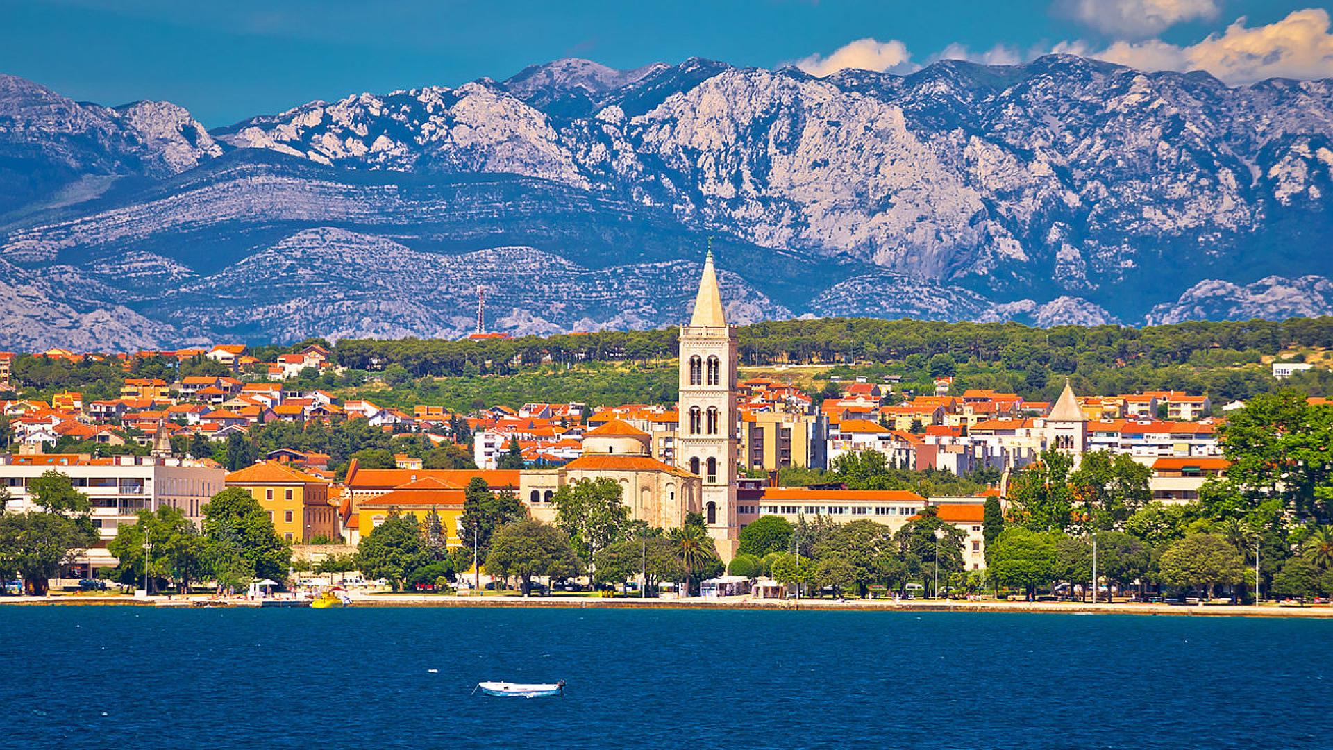 Вечеря за четиричленно семейство за 200 евро апартамент за 100