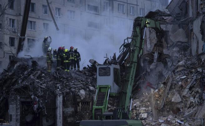 Противоречива информация: Атакувала ли е Русия умишлено жилищна сграда в Днепър?
