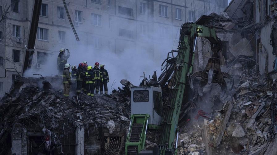Противоречива информация: Атакувала ли е Русия умишлено жилищна сграда в Днепър?