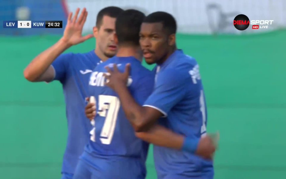 Отборът на Левски вече води с 2:0 на Ал Кувейт