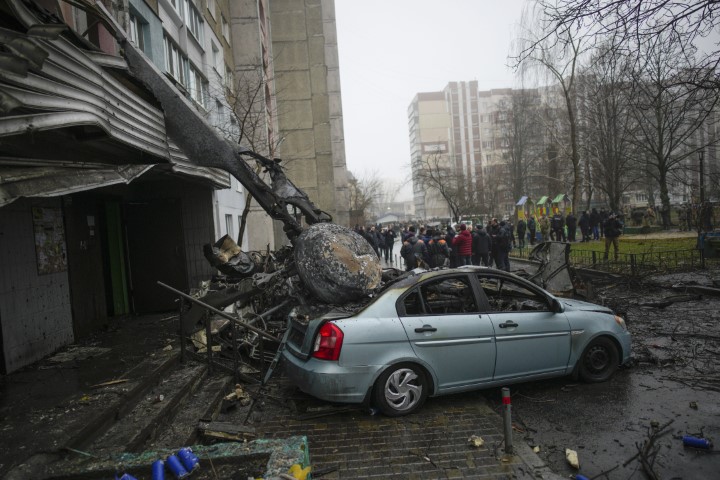 <p>Хеликоптер се разби в Киев, вътрешният министър на Украйна е сред загиналите</p>