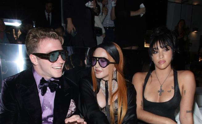  Мадона с щерка си Лурдес и сина си Роко 